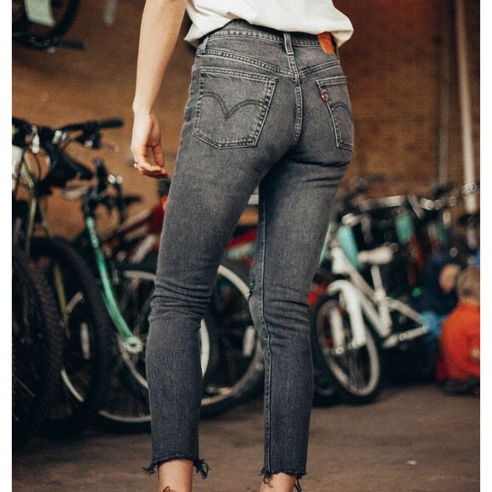 LEVI’s 501 Skinny Faded Black / Gray Raw Hem 25